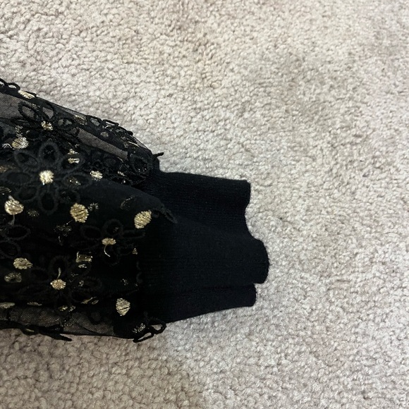 OntWelfth Blouse with Sheer Sleeves - Picture 3 of 7